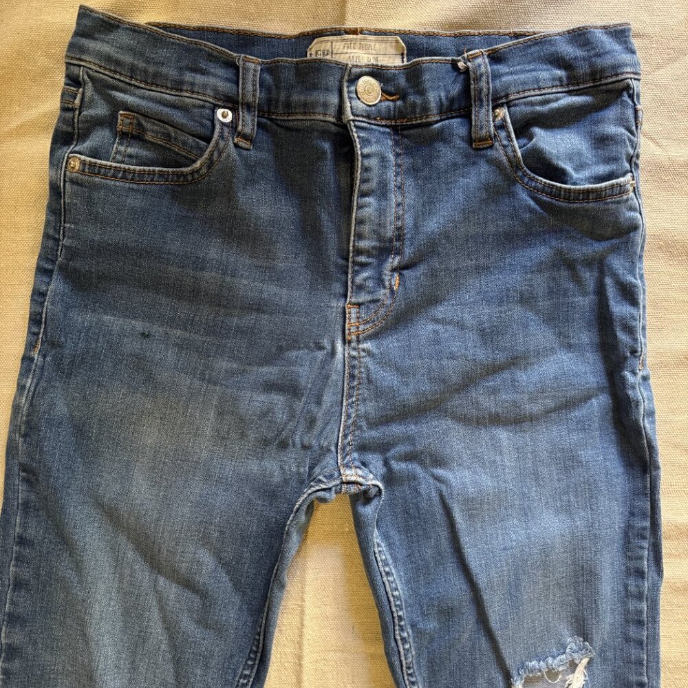 Free People Skinny Jeans – Size W 28, medium/light wash denim